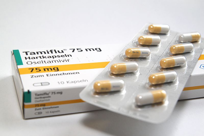 800px-Tamiflu_75mg_german_closeup.jpg