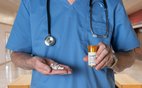 doctor-with-pills