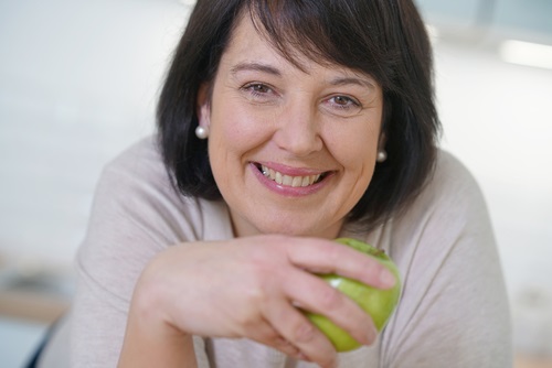 mature-woman-with-young-looking-hands