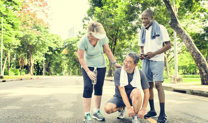 older-people-jogging