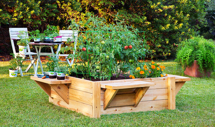 Raised_bed_bench_garden_photocredit_BonniePlants