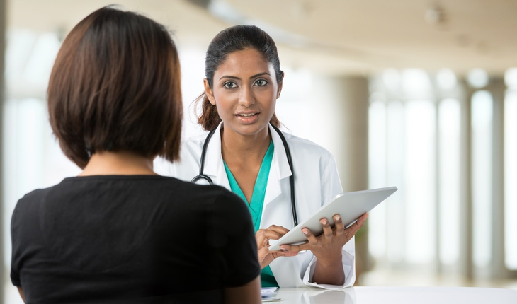 doctor explainiing diagnosis