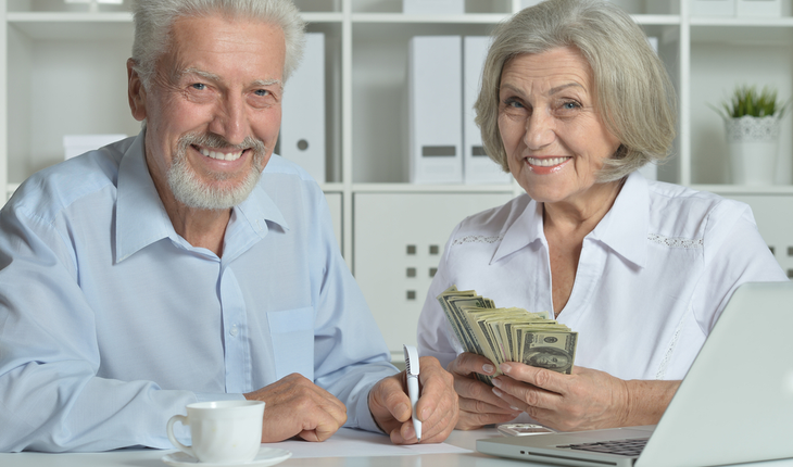 senior-couple-with-money