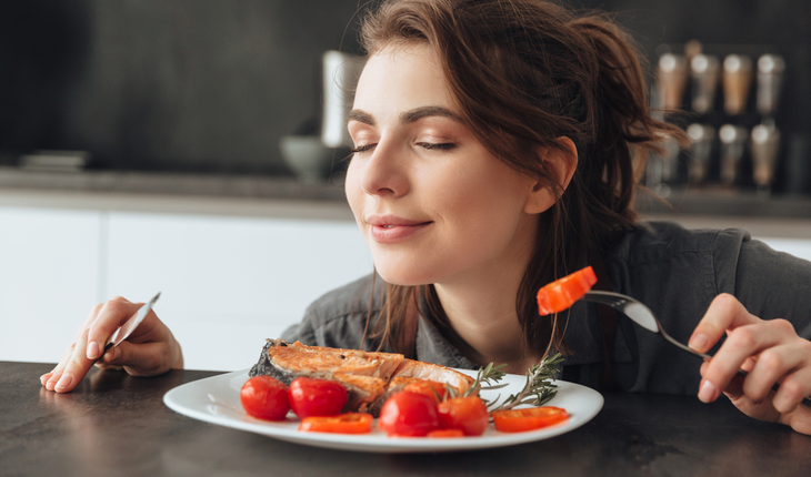 smelling-food