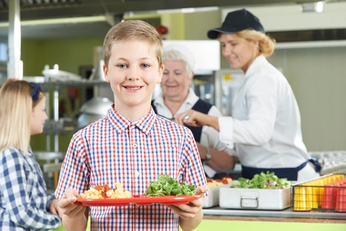 student-at-healthy-salad-bar