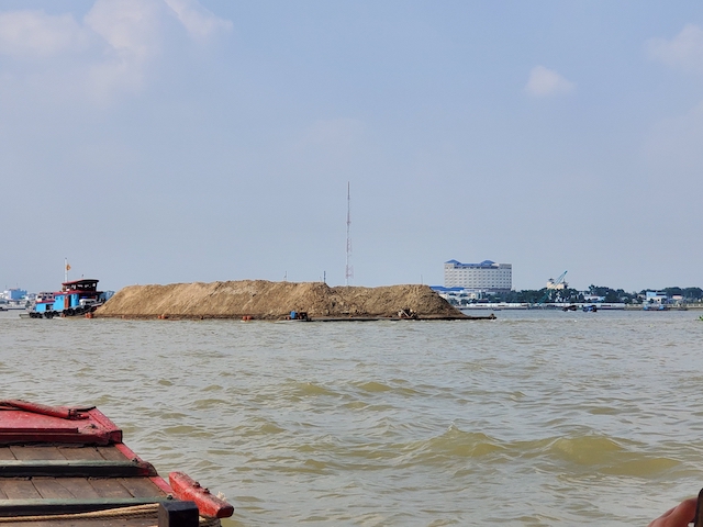 Delta sand barge
