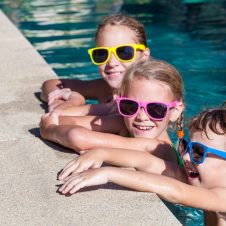 kids-in-pool