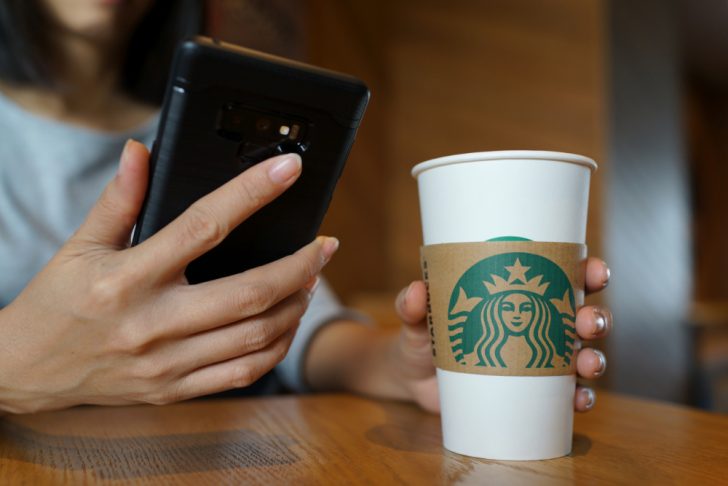 Starbucks and a phorne